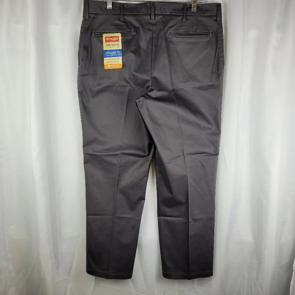 NEW Wrangler Flat Front Straight Fit Custom Fit Waist No Iron Pants Mens 36x30